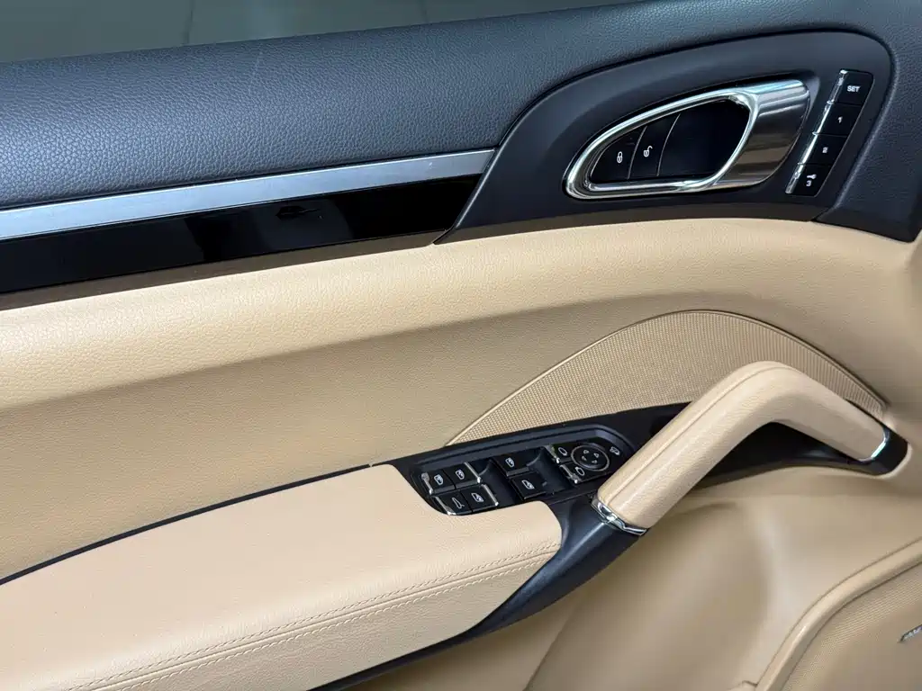 Porsche Cayenne — миниатюра 17