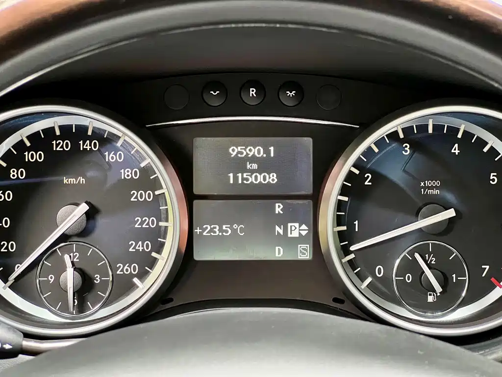 Mercedes-Benz GL-Class — миниатюра 35