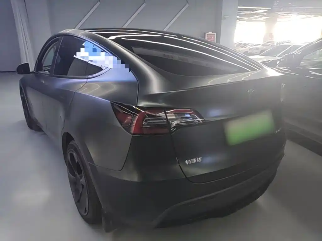 Tesla Model Y — миниатюра 5