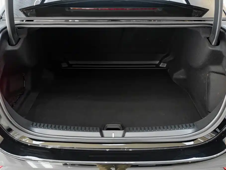 Mercedes-Benz E-Class — миниатюра 12