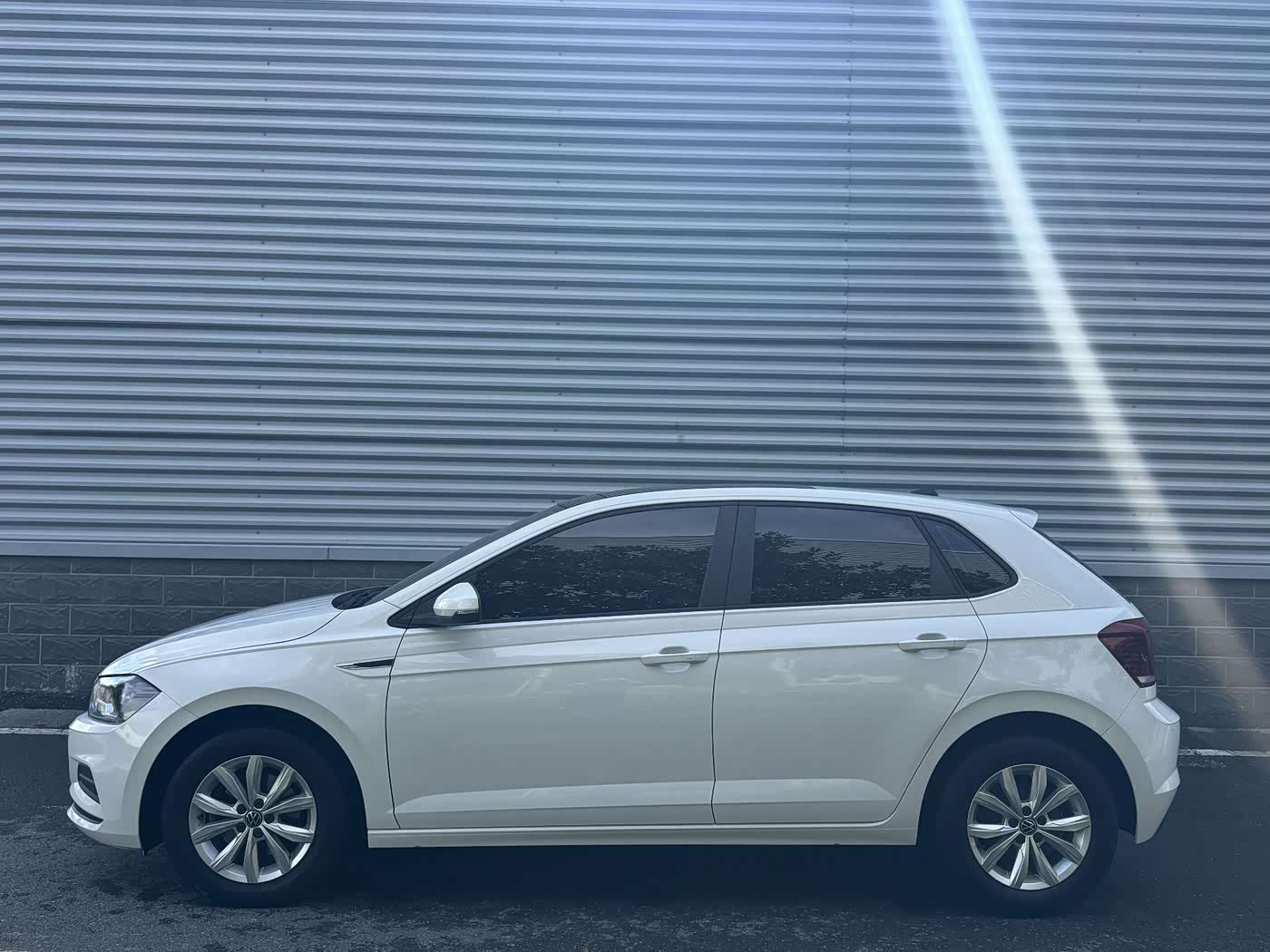 Volkswagen Polo 1.5 л 2022 г. Белый, пробег 25000 км