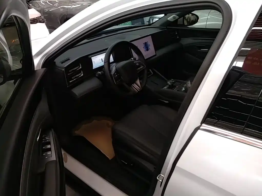 BYD Qin L — миниатюра 16