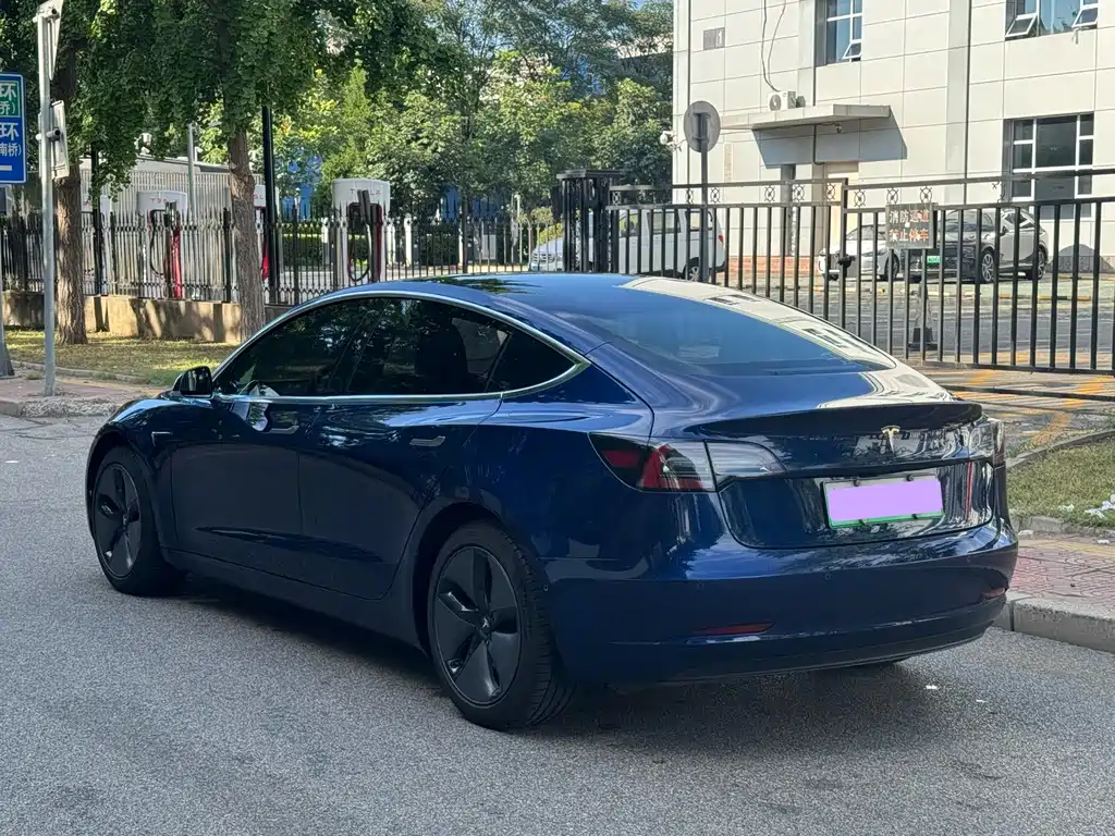 Tesla Model 3 — миниатюра 6