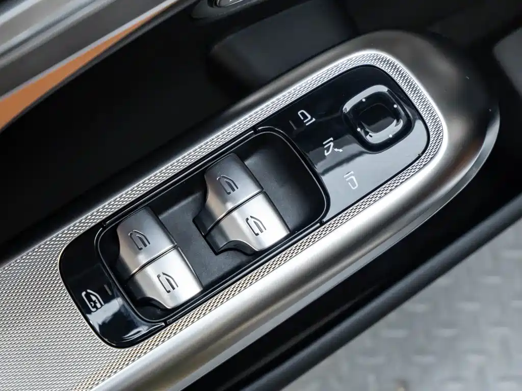 Mercedes-Benz E-Class — миниатюра 22