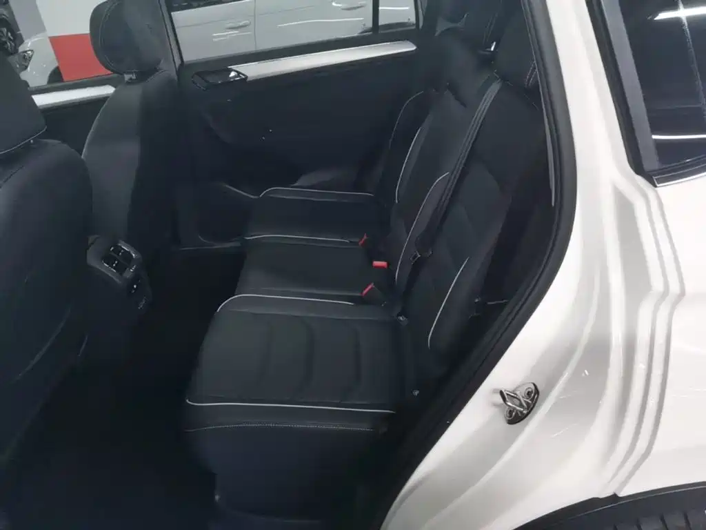Volkswagen Tiguan L PHEV — миниатюра 17