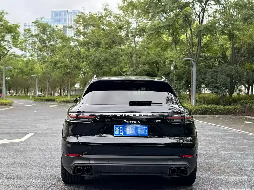 Porsche Cayenne — миниатюра 9