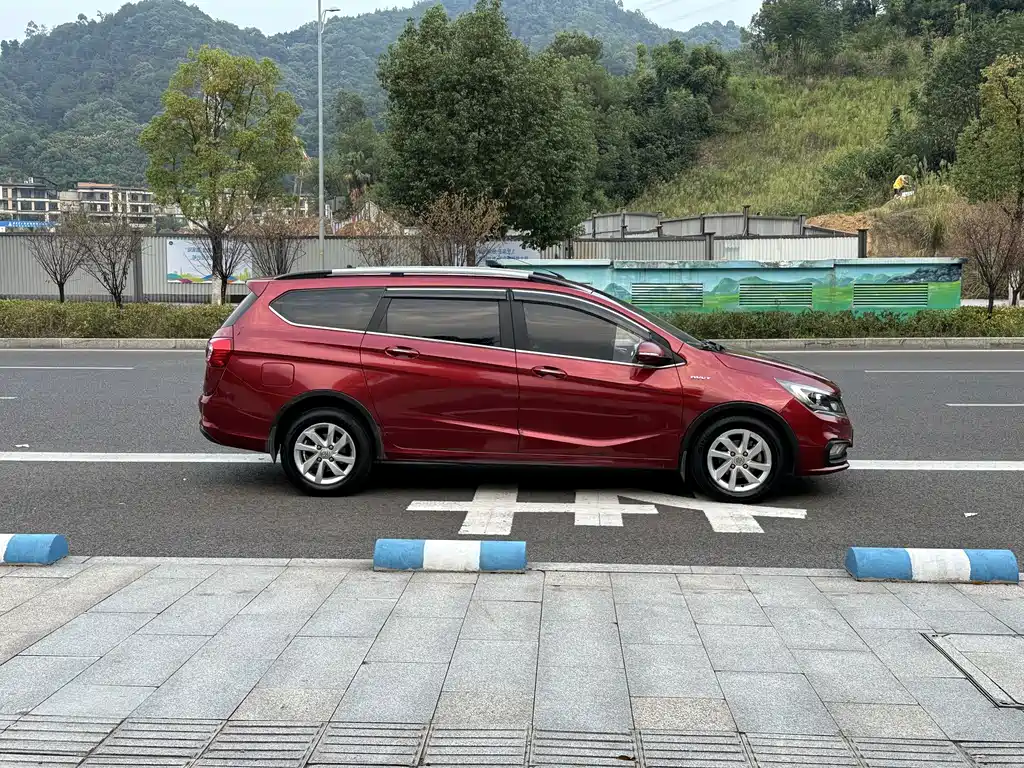 Baojun 310W — миниатюра 4