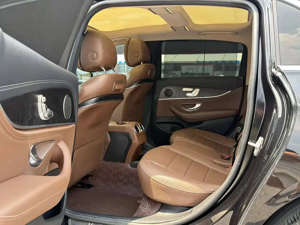 Mercedes-Benz E-Class — миниатюра 6