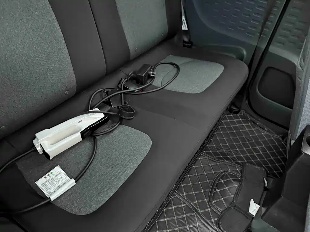 Wuling MINIEV — миниатюра 6