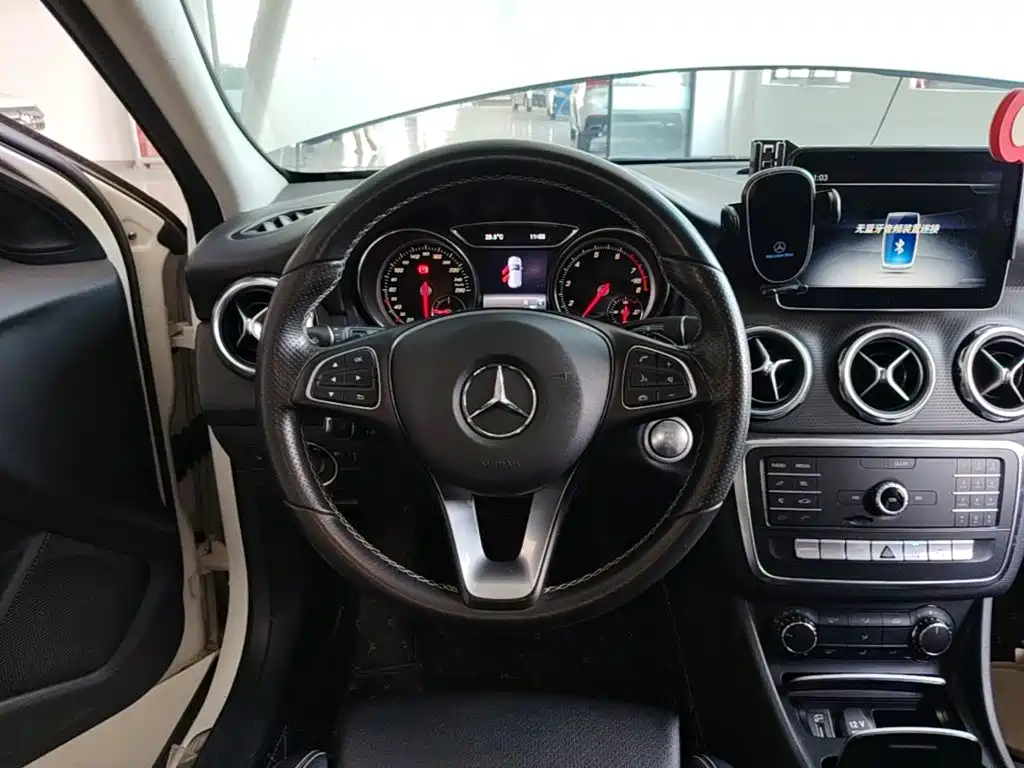 Mercedes-Benz GLA — миниатюра 11