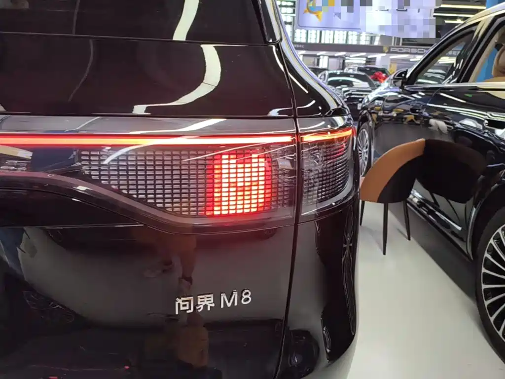 Aito M8 2025 Max+ 53.4kWh 5 мест (192 )