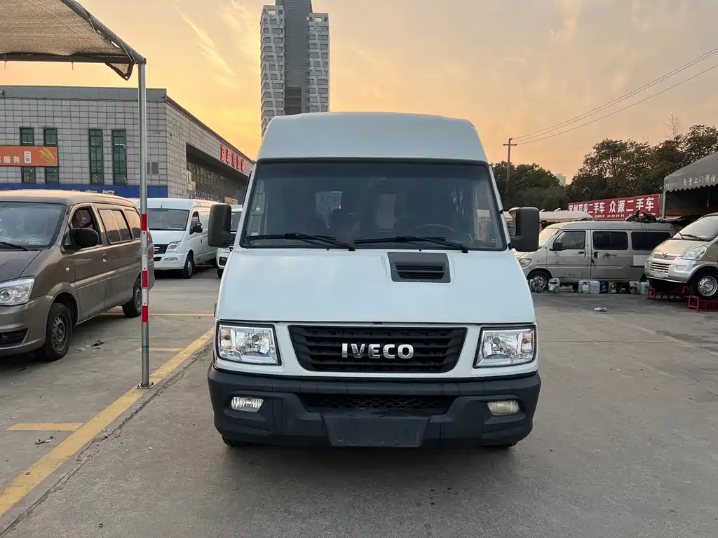 IVECO PROUD