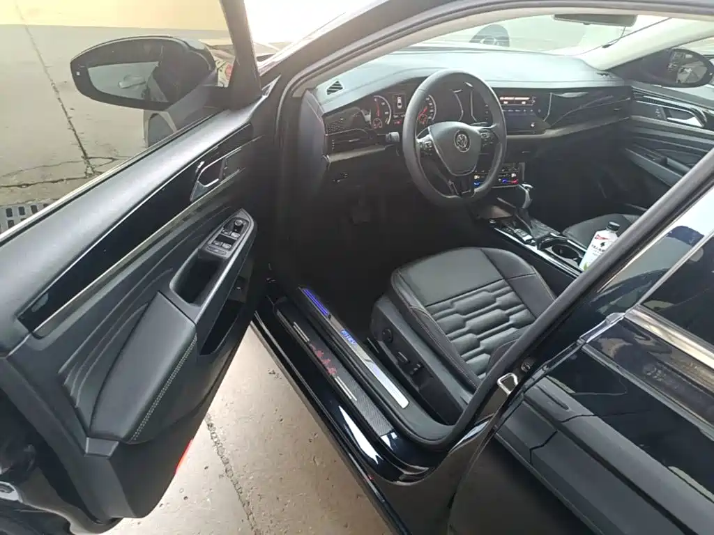 Volkswagen Passat PHEV — миниатюра 16