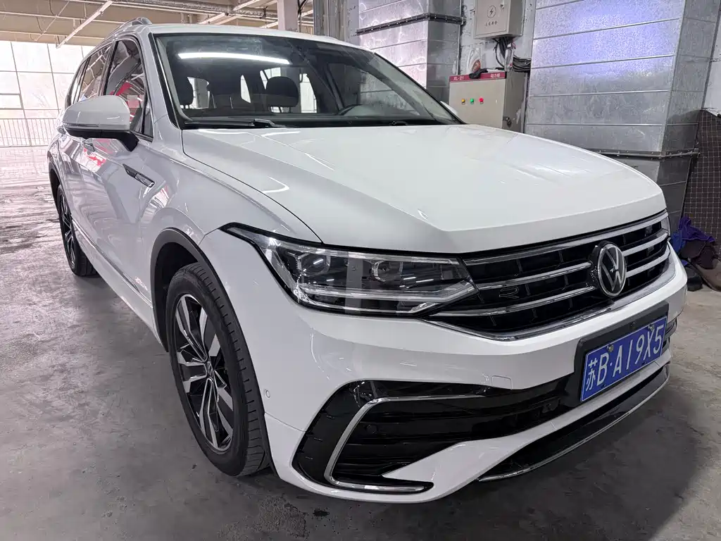 Volkswagen Tiguan L - фото 3