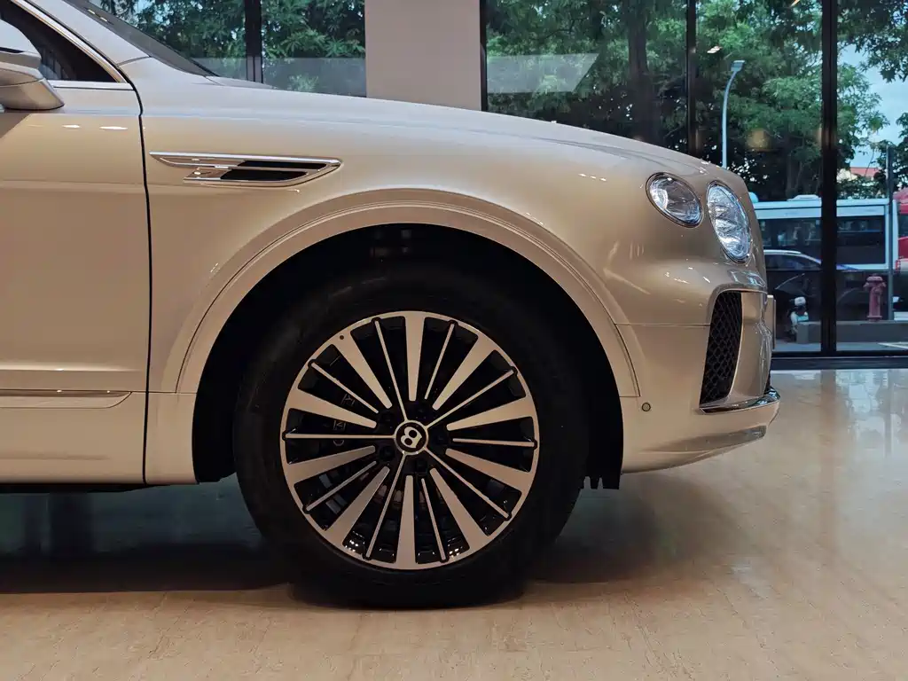 Bentley Bentayga — миниатюра 6