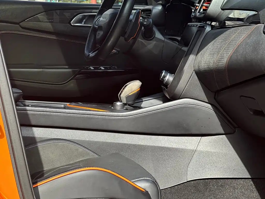 LYNK & CO. 02 HATCHBACK