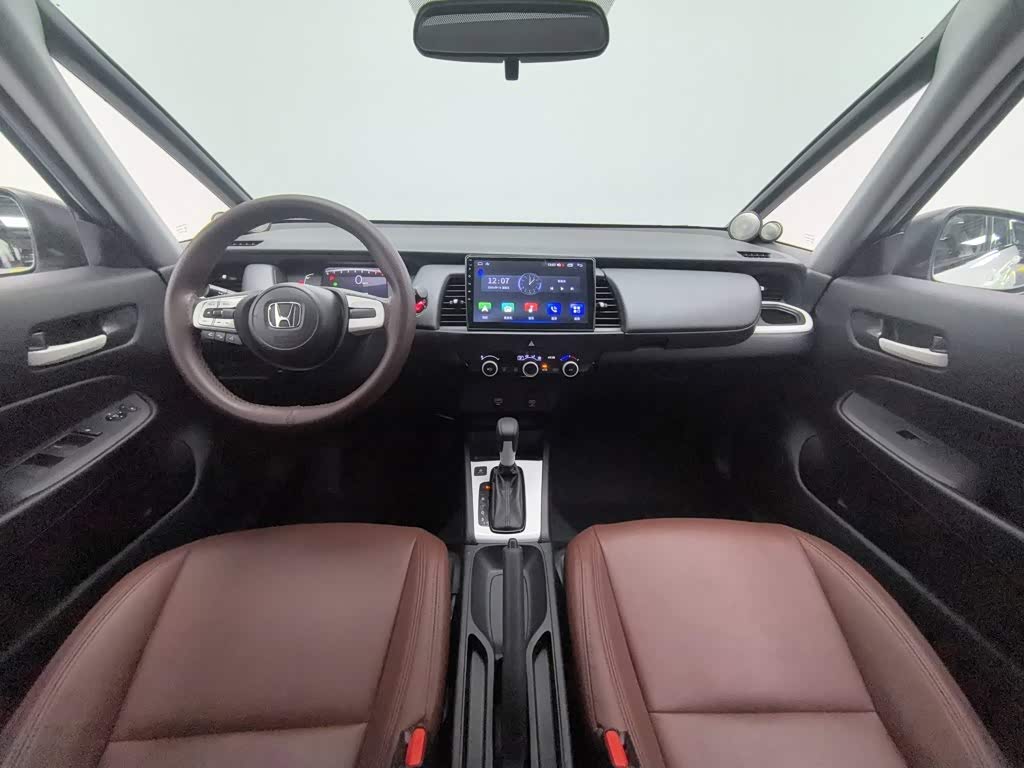 Honda Fit 1.5 л 2021 г. Белый, пробег 20400 км
