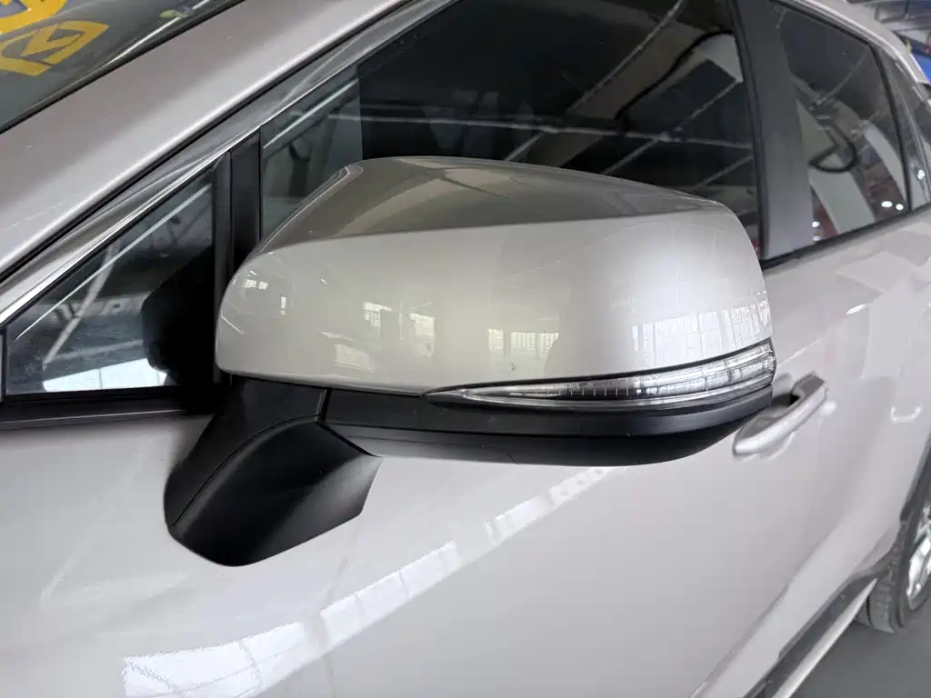 Toyota Wildlander - фото 6