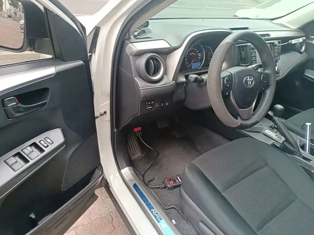Toyota RAV4 — миниатюра 16