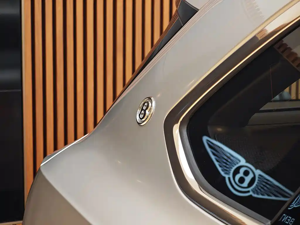 Bentley Bentayga — миниатюра 9