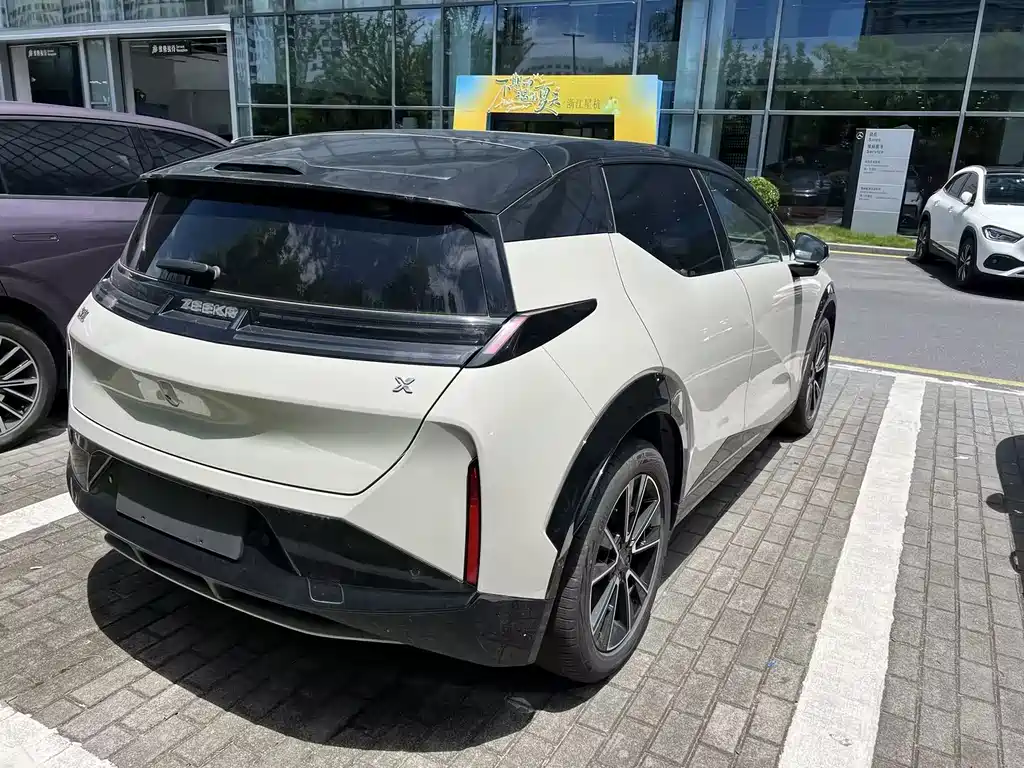 Zeekr X 2025 мест
