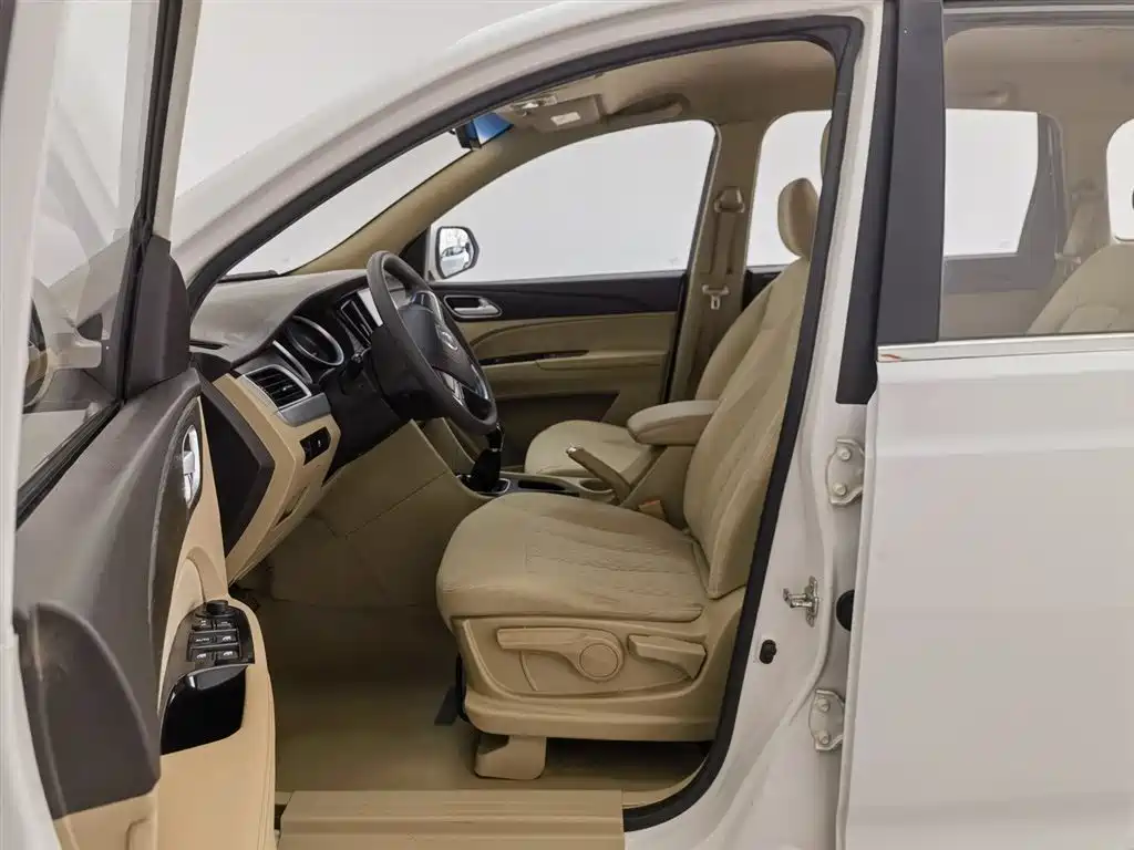 Baojun 730 2016 1.5L MT 5 мест
