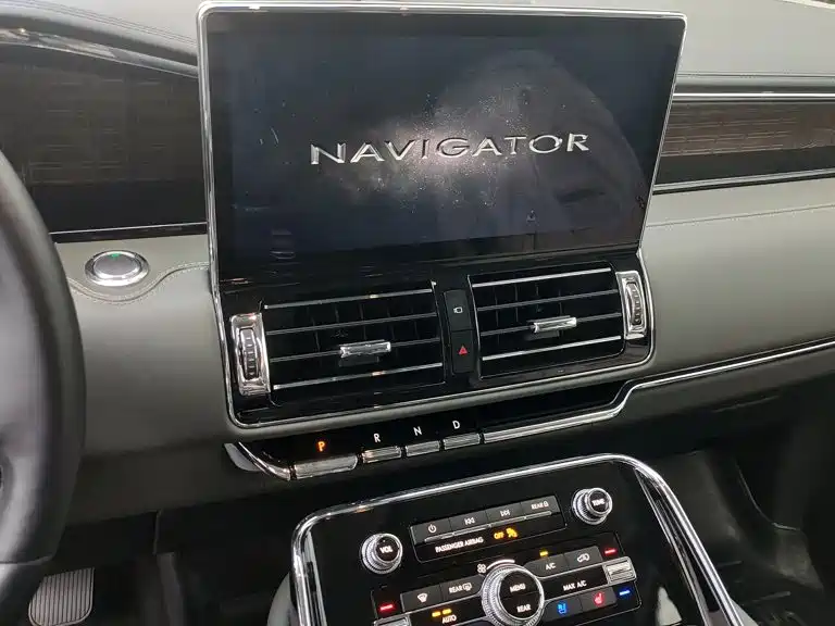 Lincoln Navigator — миниатюра 13