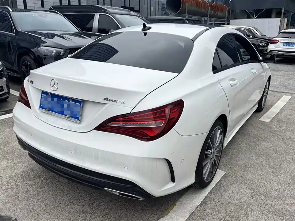 MERCEDES-BENZ CLA