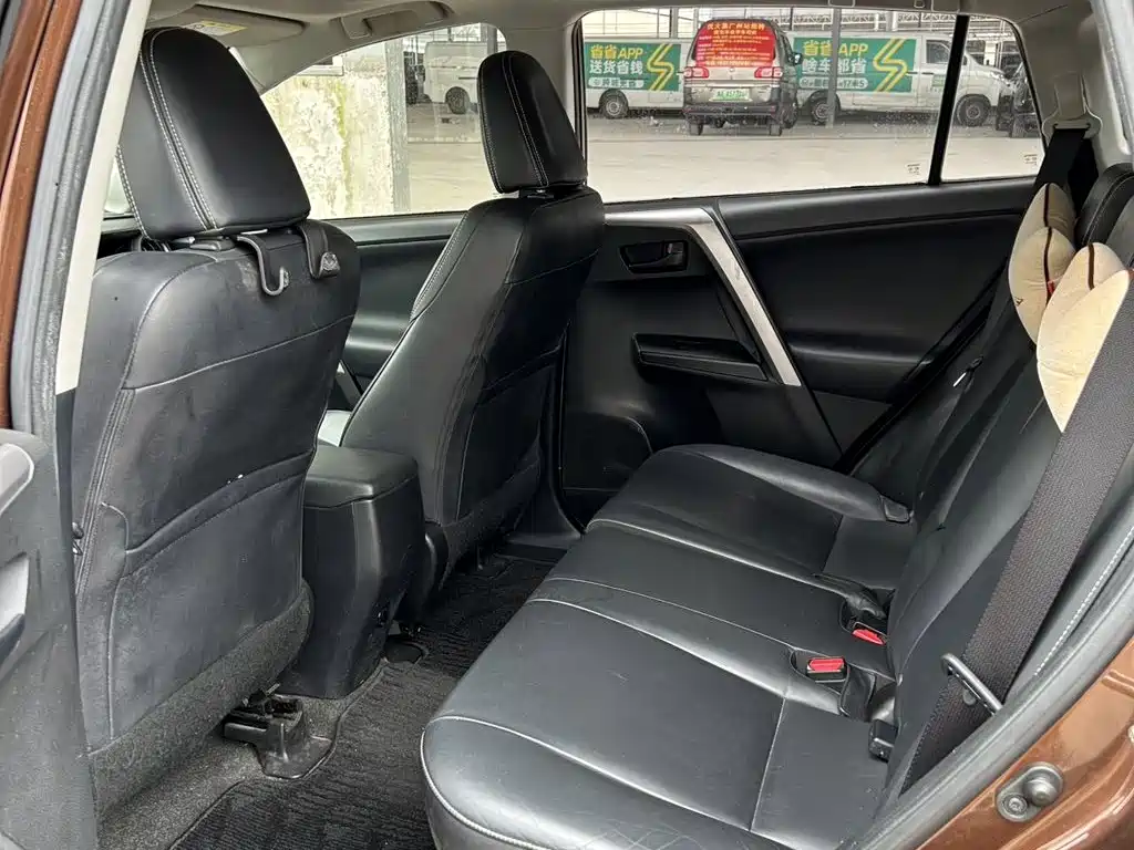 Toyota RAV4 — миниатюра 6