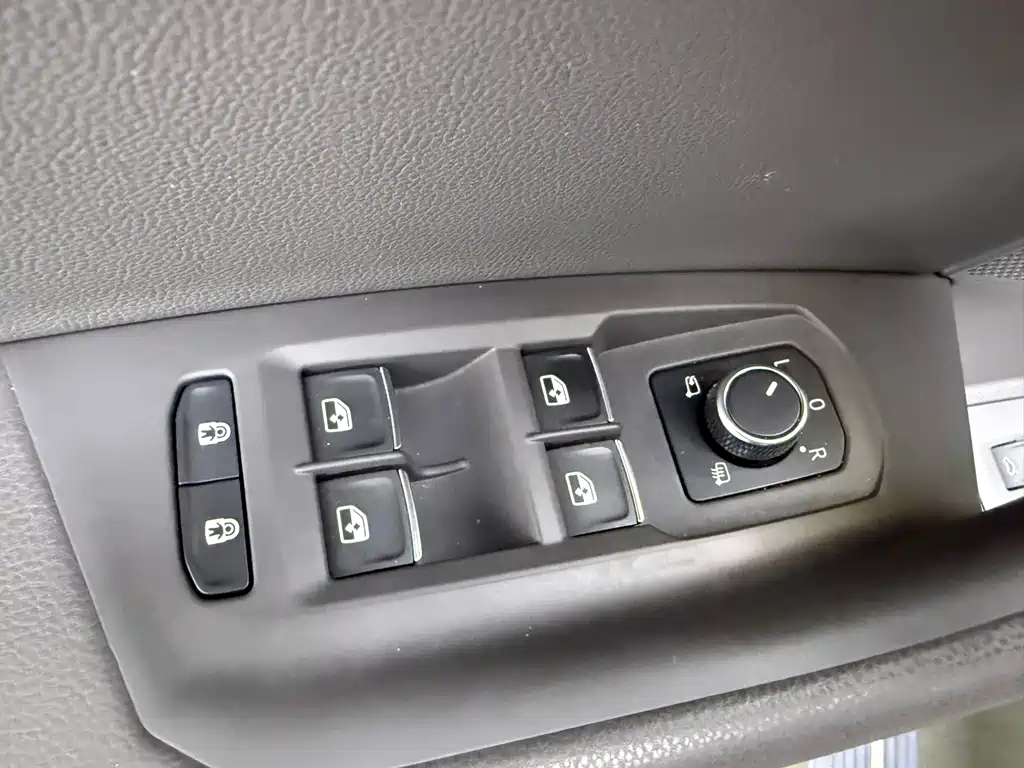 Volkswagen Touareg — миниатюра 27