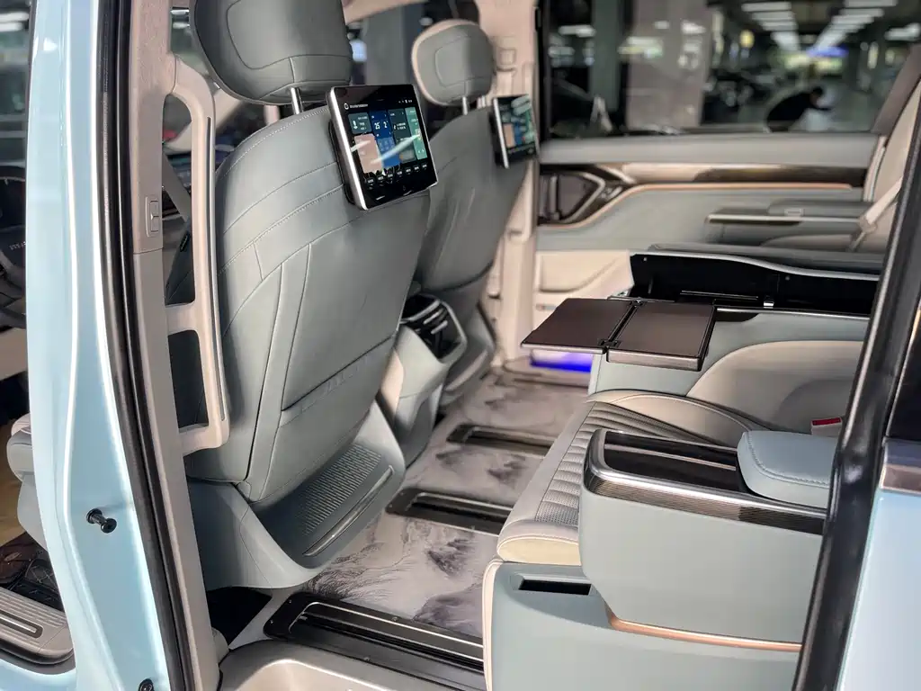 SAIC MAXUS EVERYONE 9