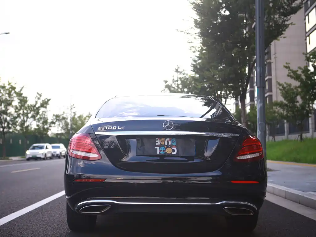Mercedes-Benz E-Class — миниатюра 6