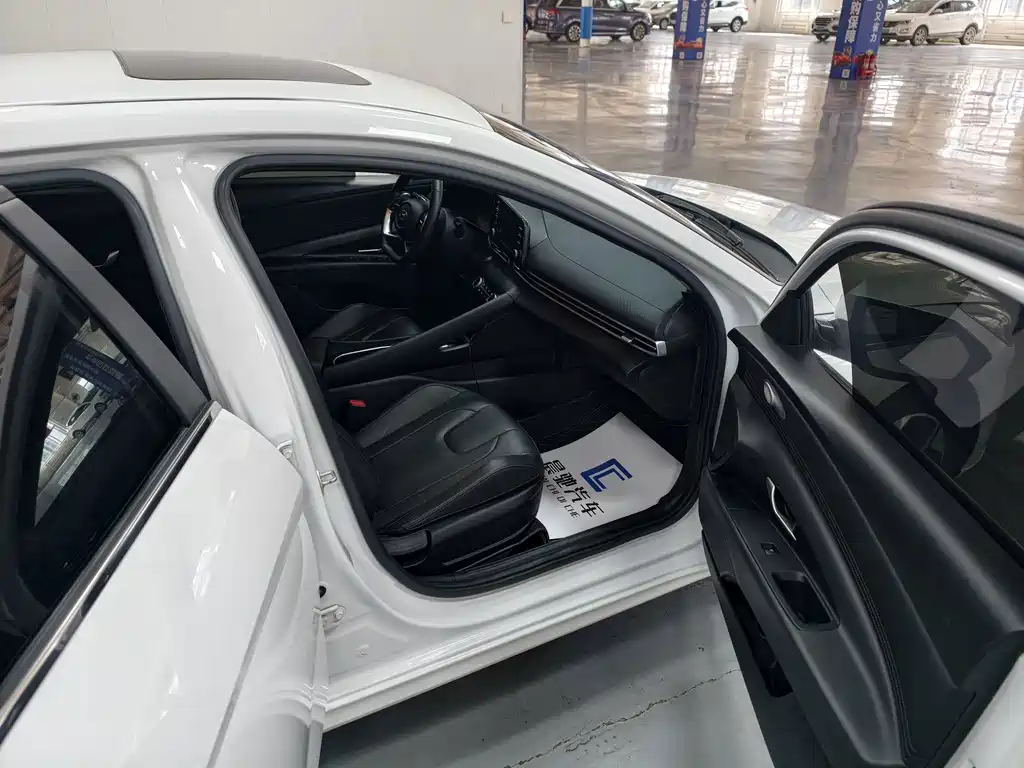 Hyundai Elantra — миниатюра 17