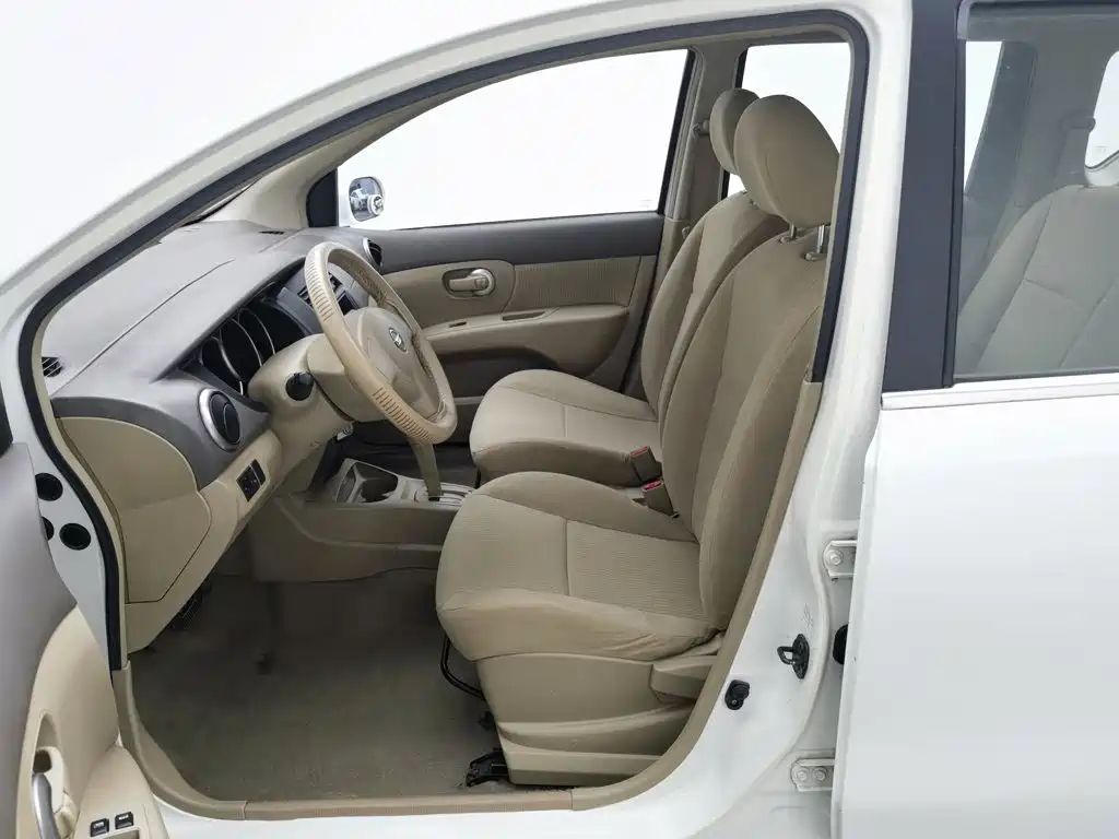 Nissan Livina — миниатюра 10