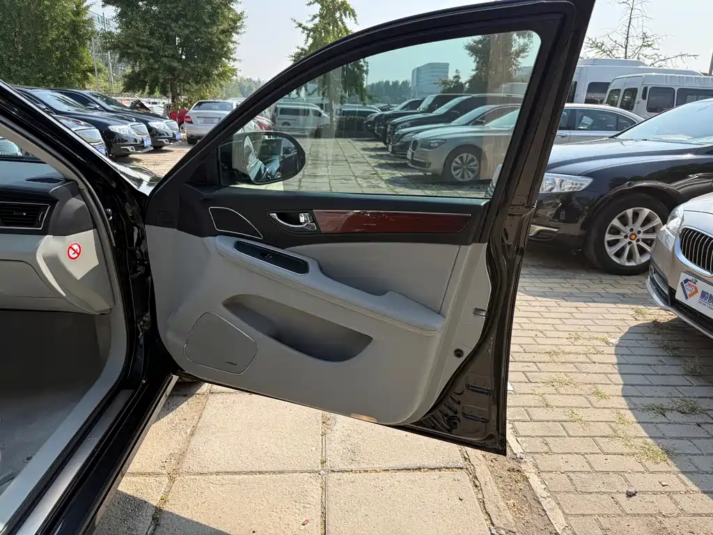 Hongqi Hongqi H7 — миниатюра 20