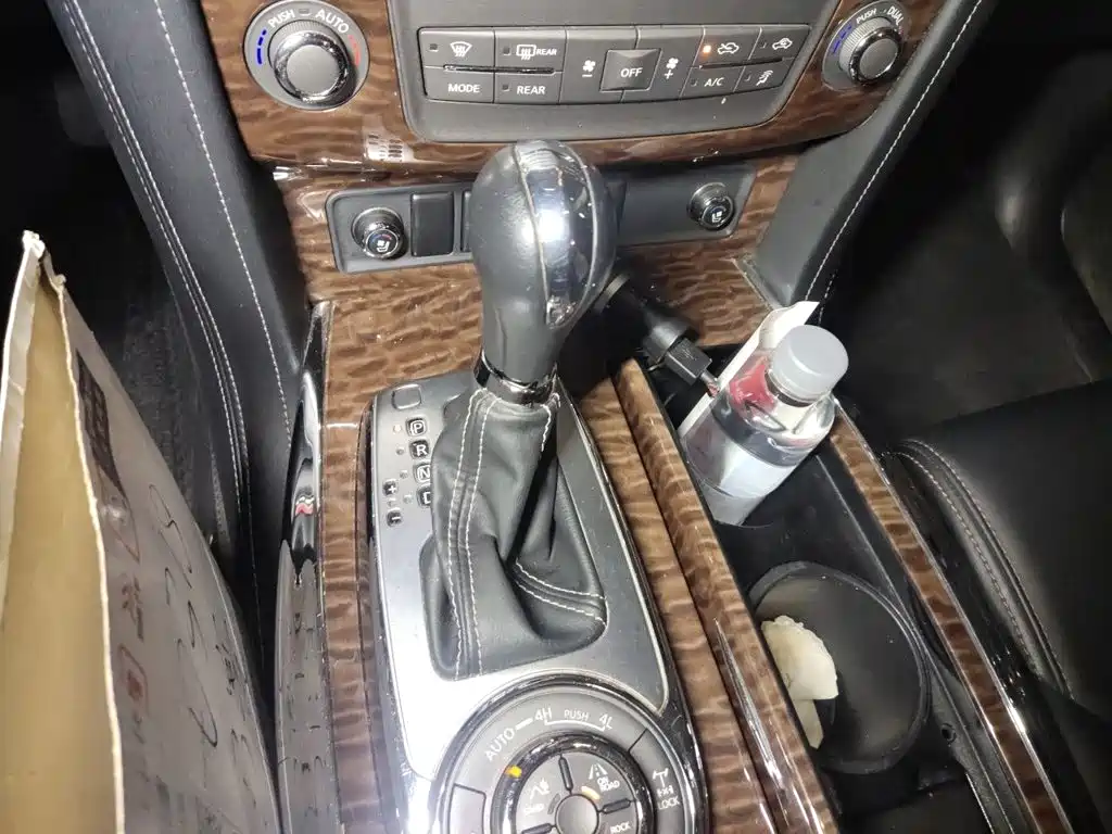 Nissan Patrol — миниатюра 15