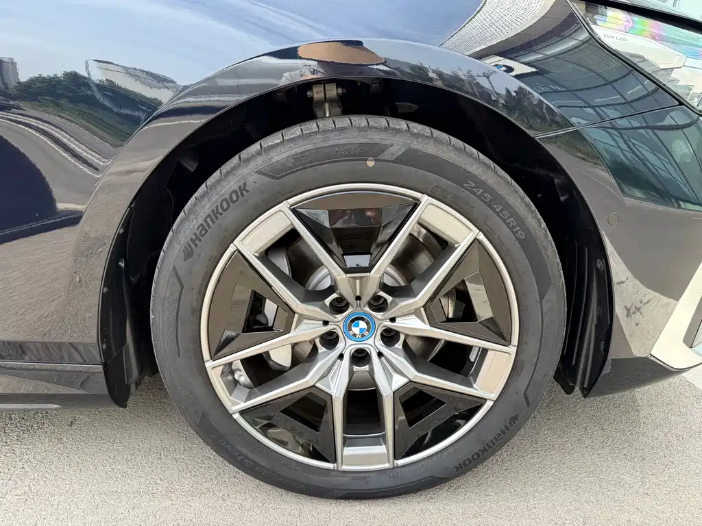 BMW i5 — миниатюра 23
