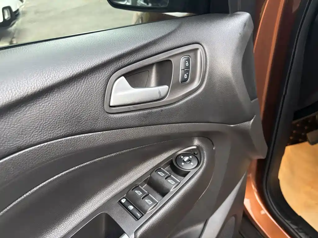 Ford Kuga — миниатюра 11