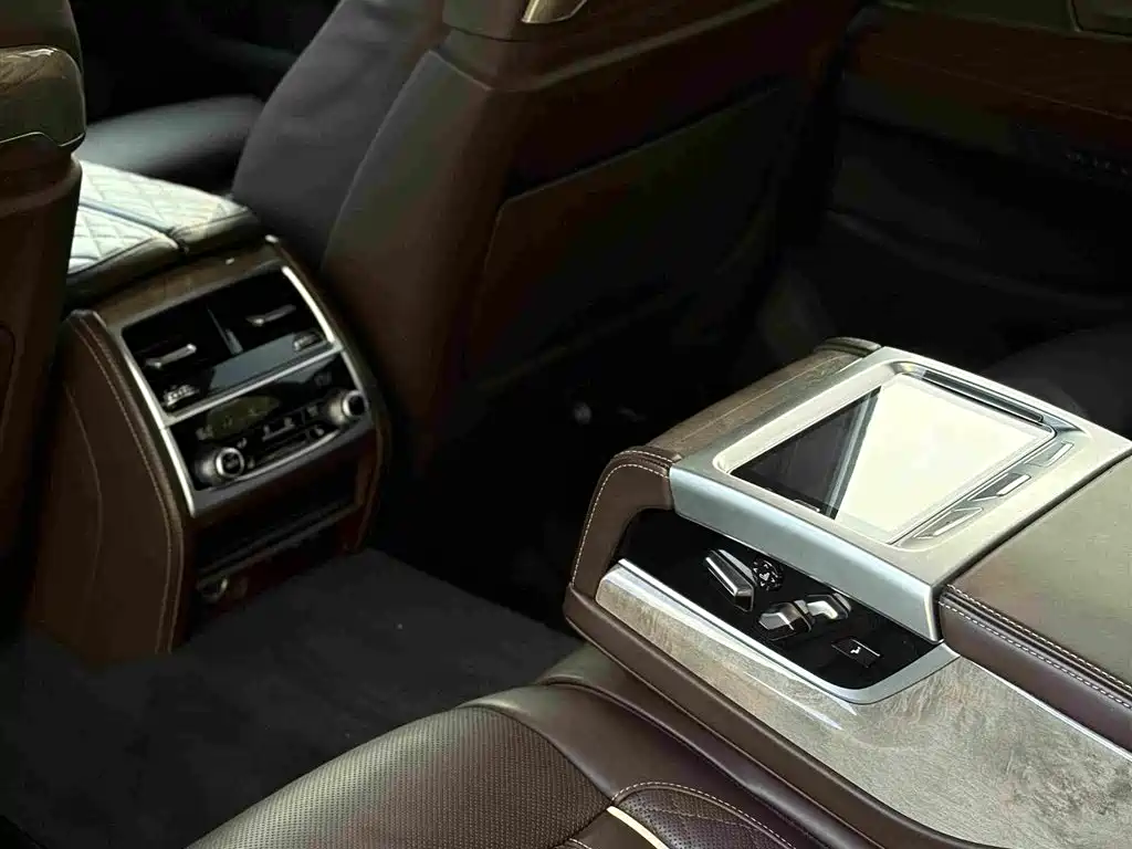 BMW 7 Series — миниатюра 20