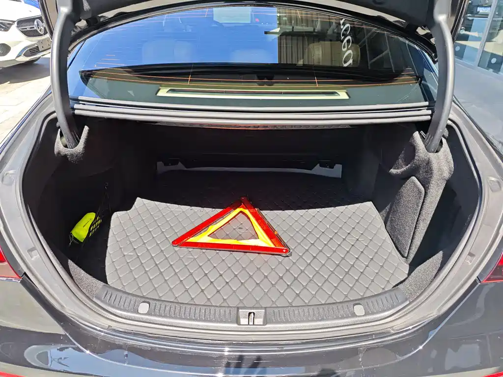 Mercedes-Benz E-Class E 2023 E 300 L Luxury