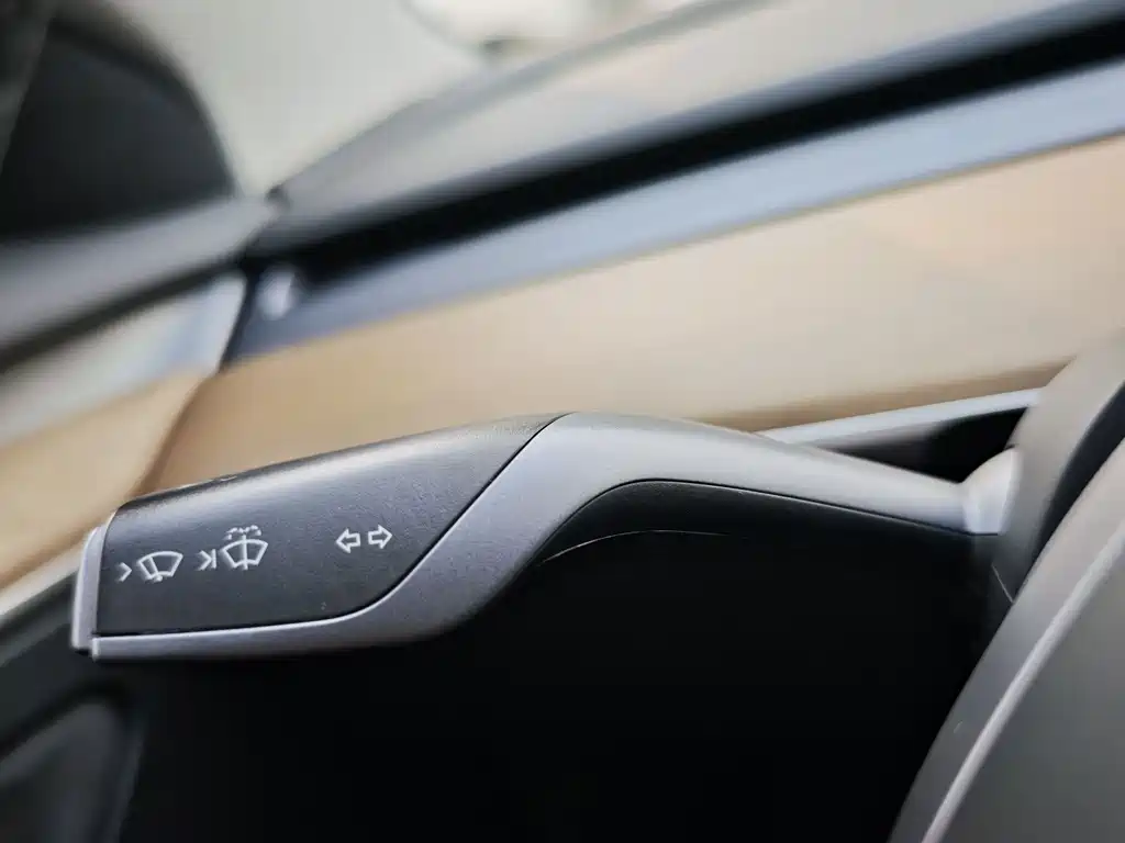 Tesla Model 3 — миниатюра 11