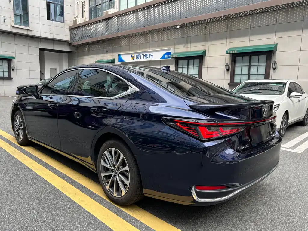 Lexus ES — миниатюра 7