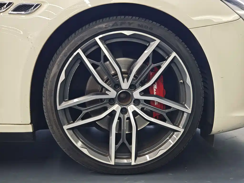 Maserati Quattroporte — миниатюра 19