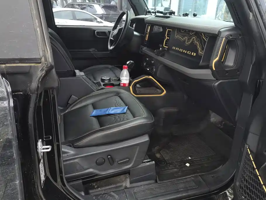Ford Bronco — миниатюра 8