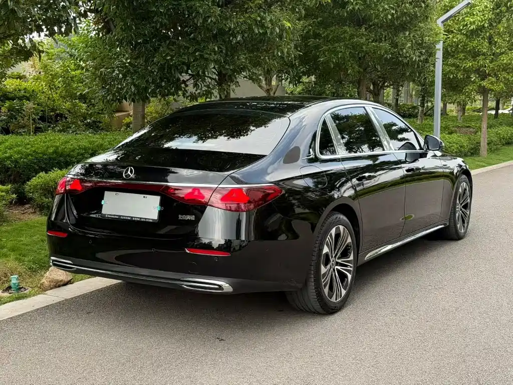 Mercedes-Benz E-Class — миниатюра 3