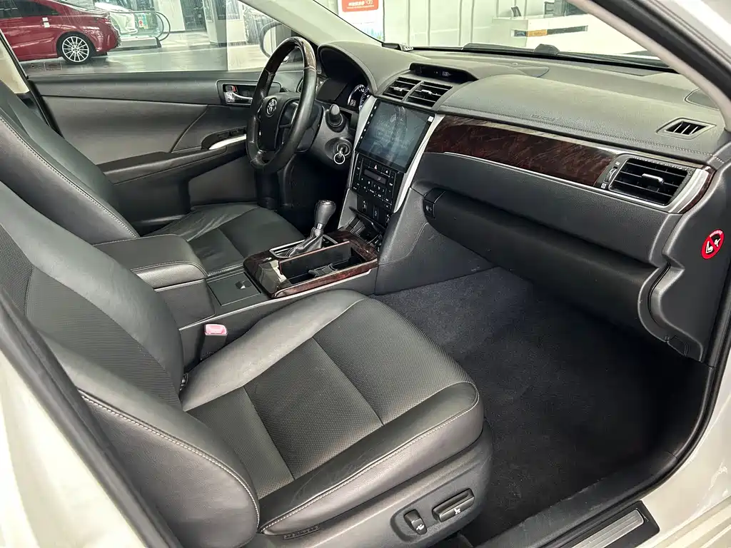 Toyota Camry — миниатюра 10