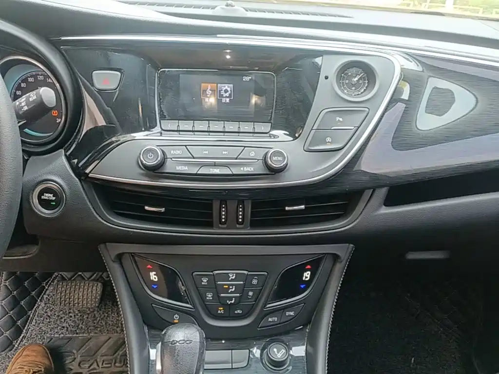 Buick Envision Plus — миниатюра 13