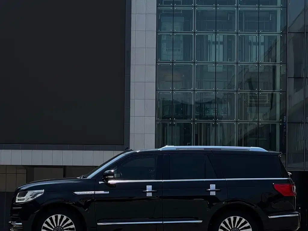 Lincoln Navigator — миниатюра 5
