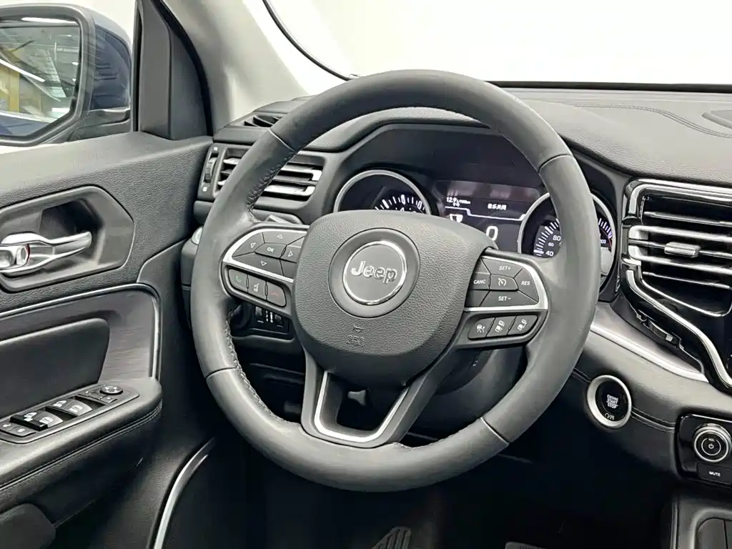Jeep Grand Commander — миниатюра 23