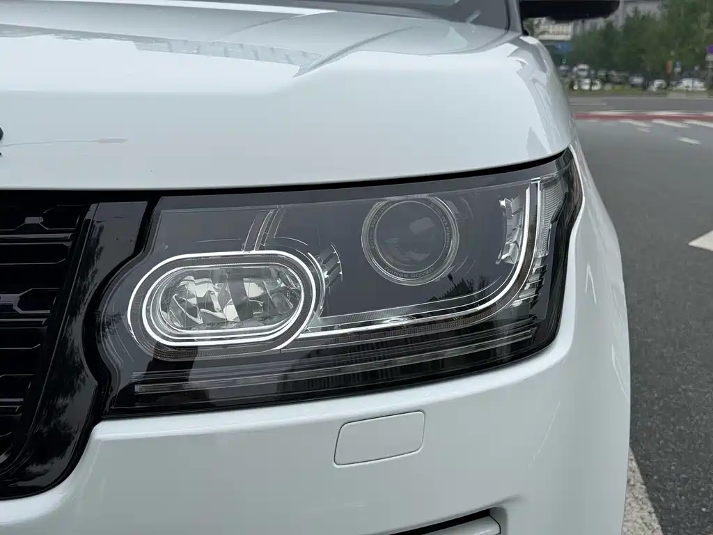 Land Rover Range Rover — миниатюра 8
